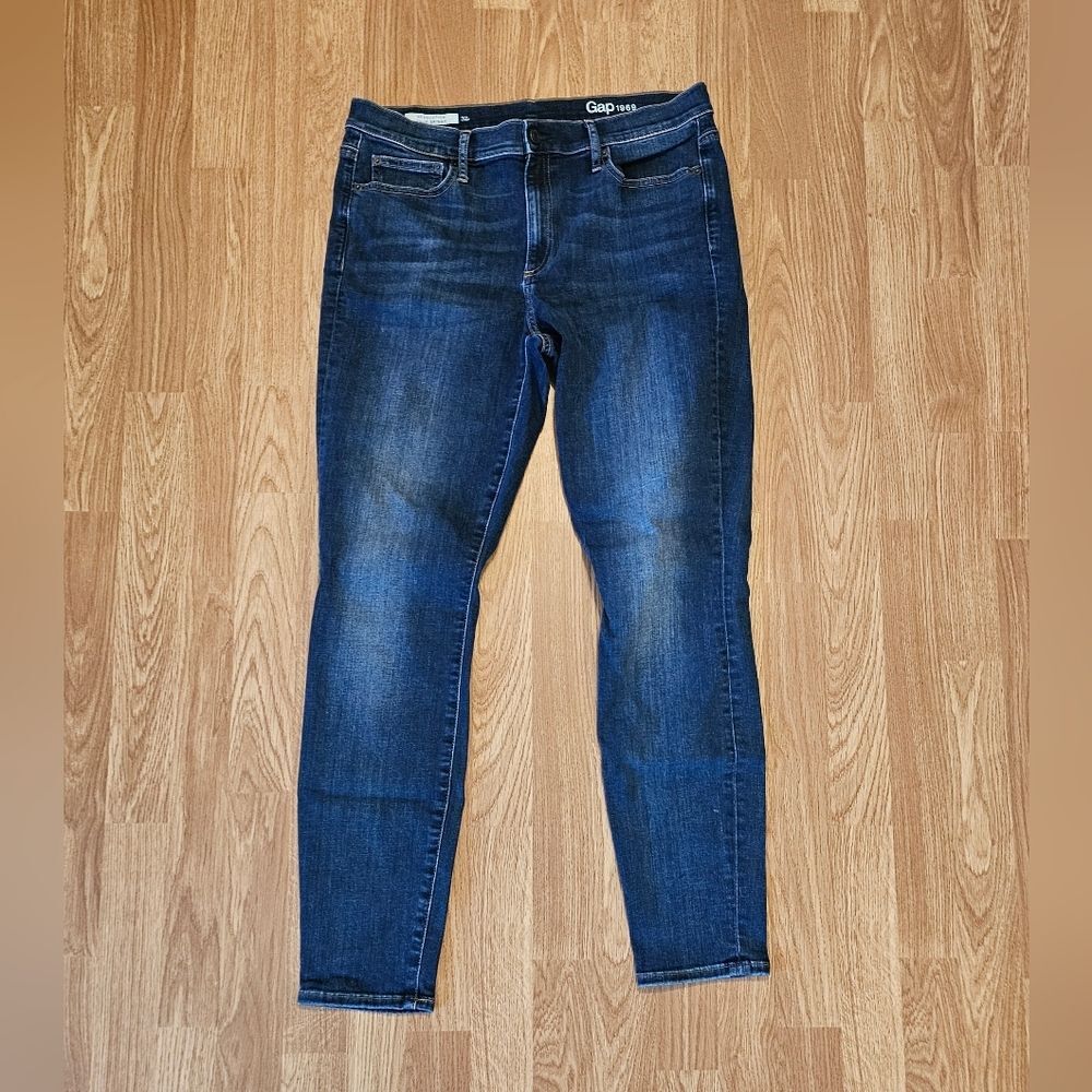 GAP Women's Dark Blue Skinny Jeans Size 32R